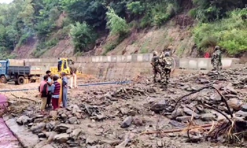 Srinagar-Leh Highway closed due to mudslides