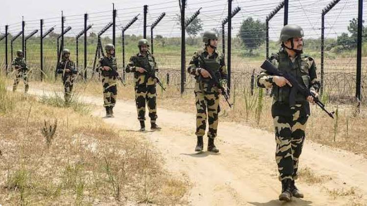 बंगाल से सटी सीमा पर BSF अलर्ट