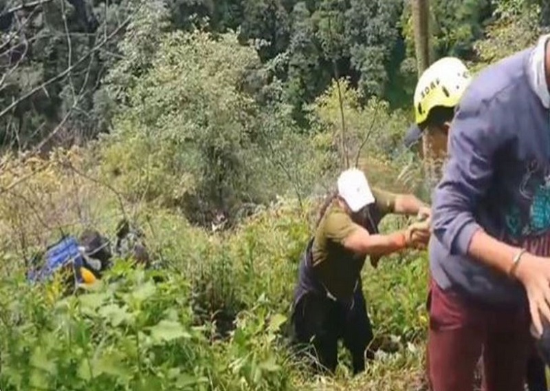 Pilgrims stranded on the Kedarnath walking path being rescued