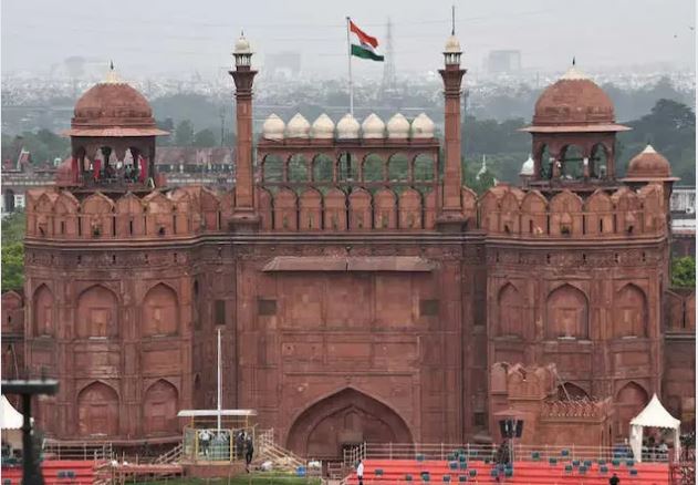 Delhi Police enhance security at Red Fort