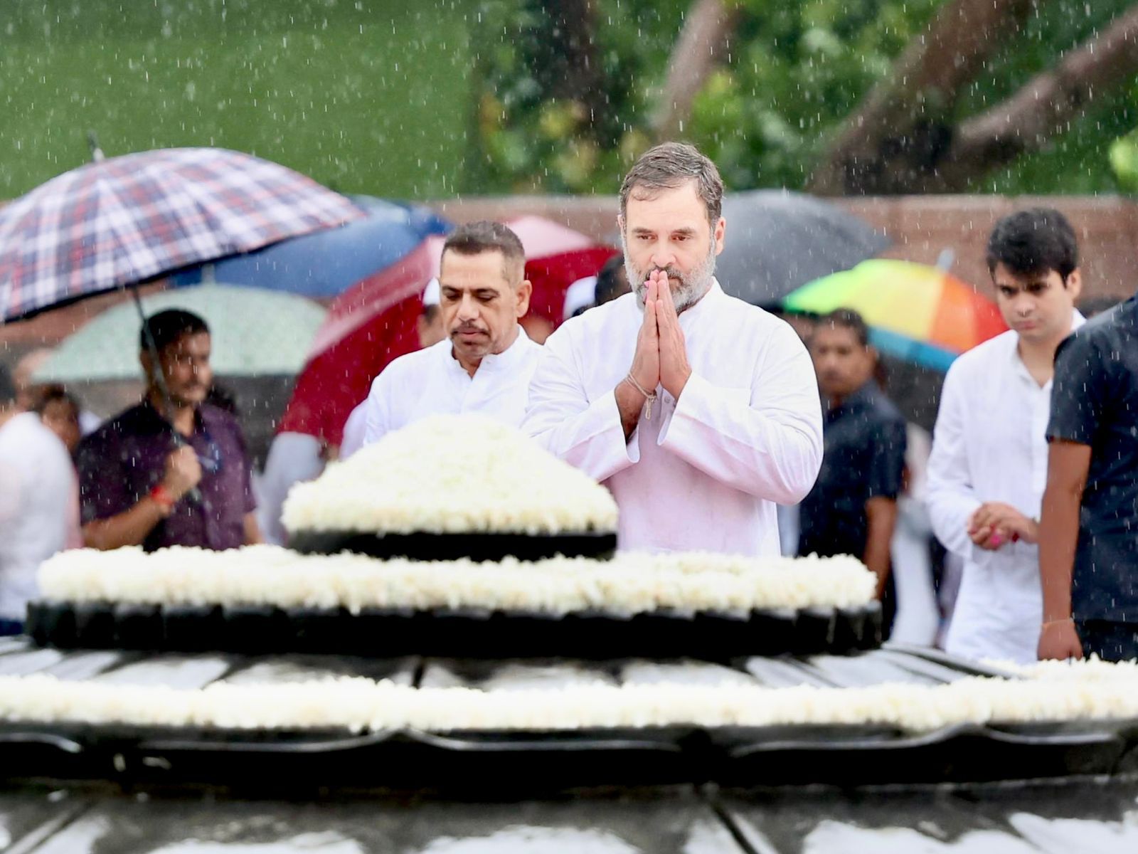 Rahul Gandhi pays tribute to former PM Rajiv Gandhi on his birth anniversary