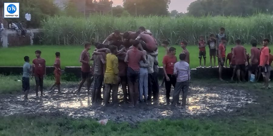 मटकी फोड़ प्रतियोगिता