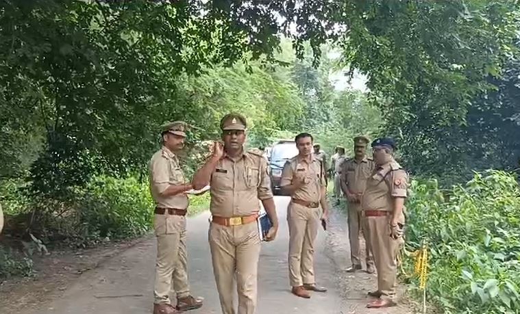 घटना स्तर पर जांच करने पहुंचे पुलिस कप्तान