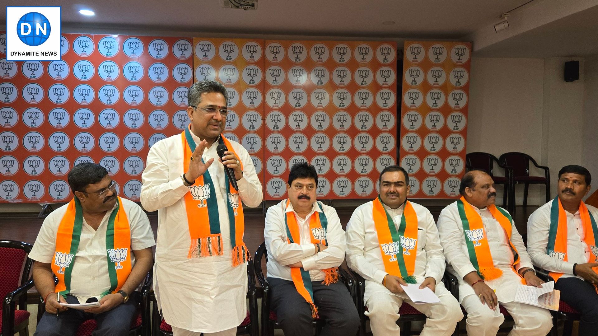 Sunil Bansal addresses Party workers in Hyderabad