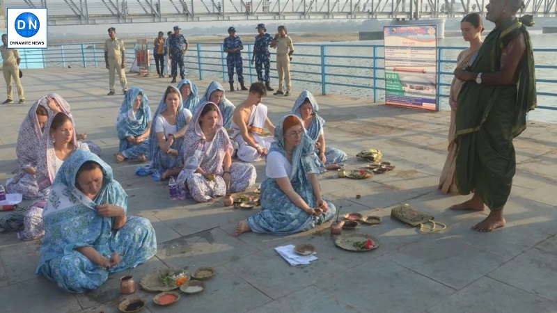 Foreigners performed Pind Daan for their ancestors