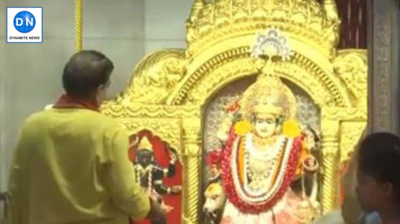 Aarti performed at Jhandewalan Temple