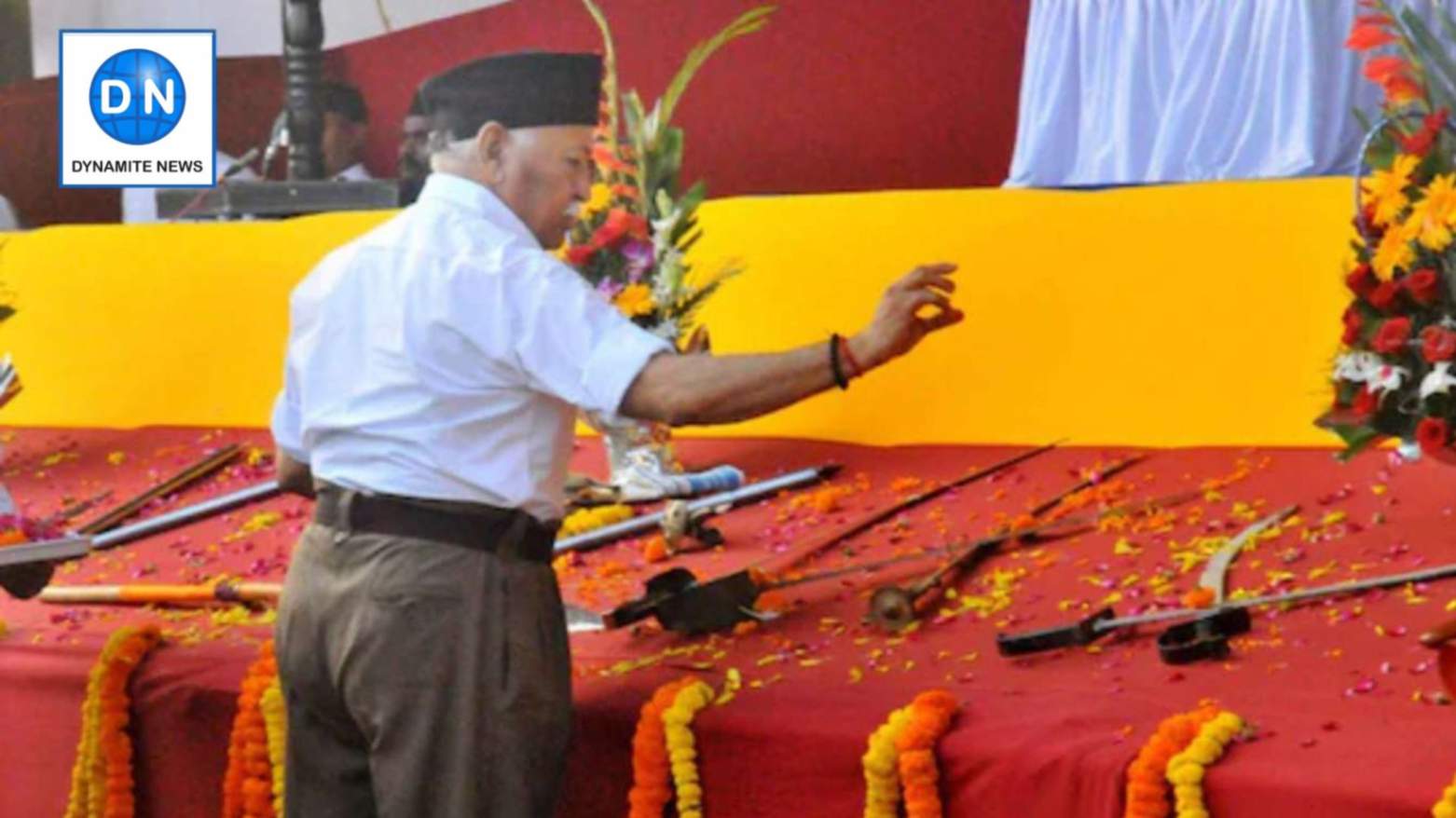 RSS chief performs Shastra Pooja