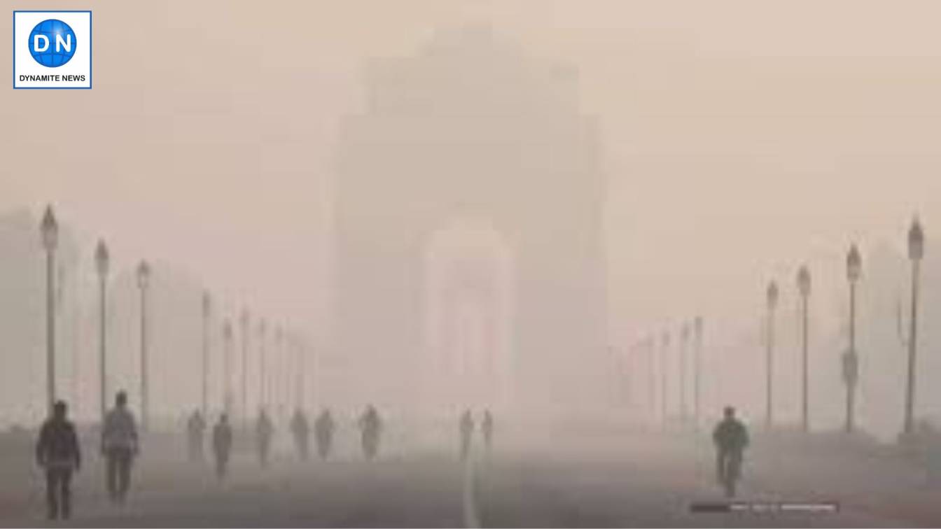 Smog engulfs Delhi