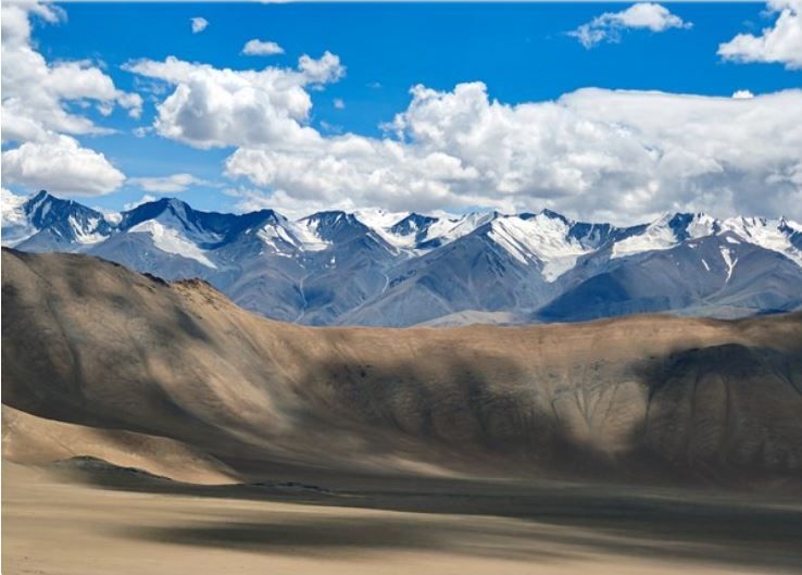 A view of the mountains in the eastern part of Leh, 3km from the LAC