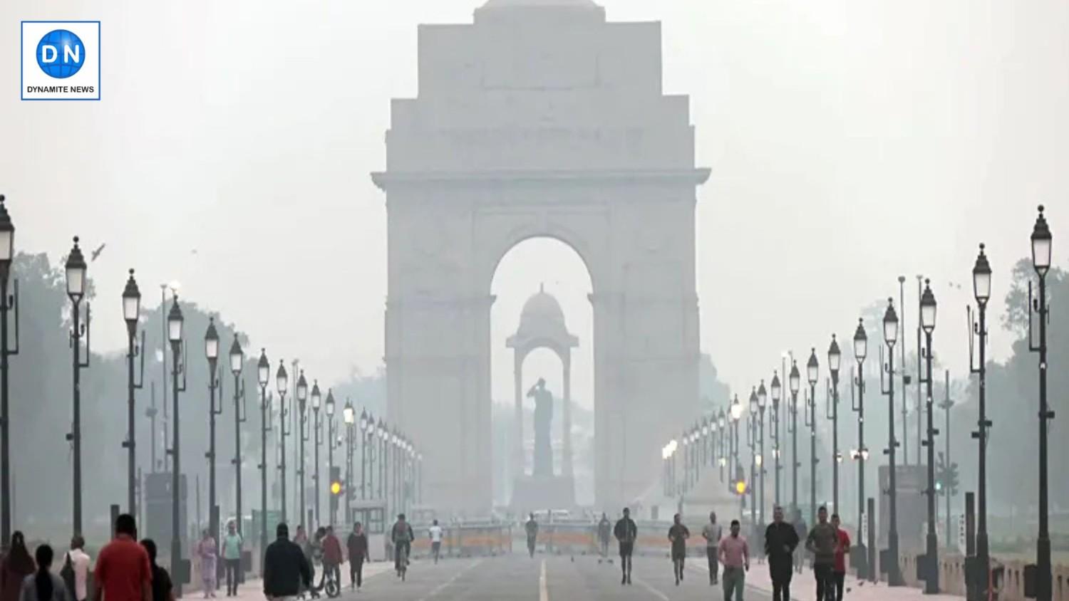 Layer of smog covers Delhi