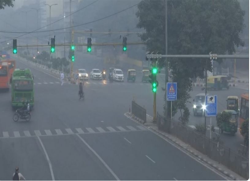 Thick smog covers Delhi