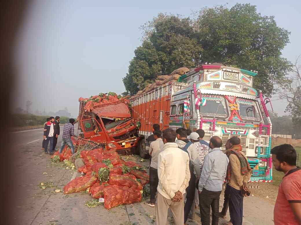 क्षतिग्रस्त ट्रक