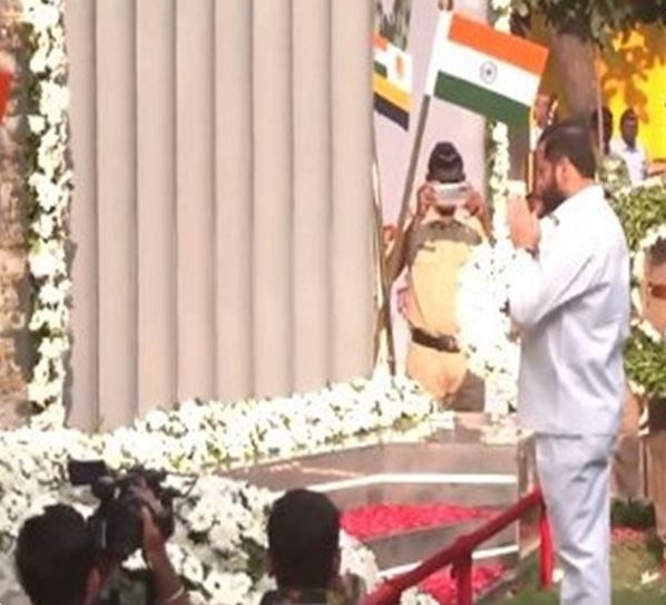 Maharashtra CM Eknath Shinde pays tribute