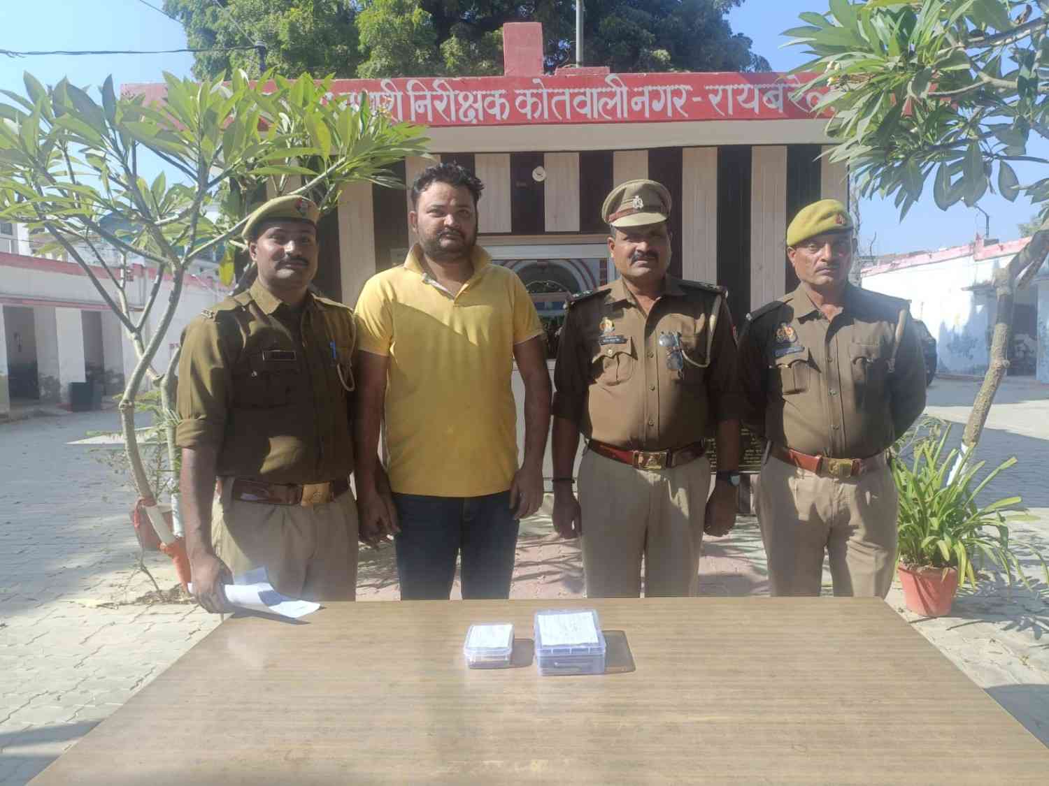 पुलिस की गिरफ्त में आरोपी जीशान