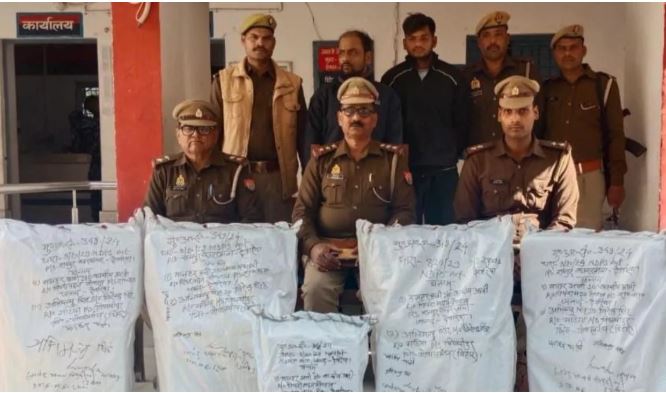 पुलिस गिरफ्त में गांजा तस्कर