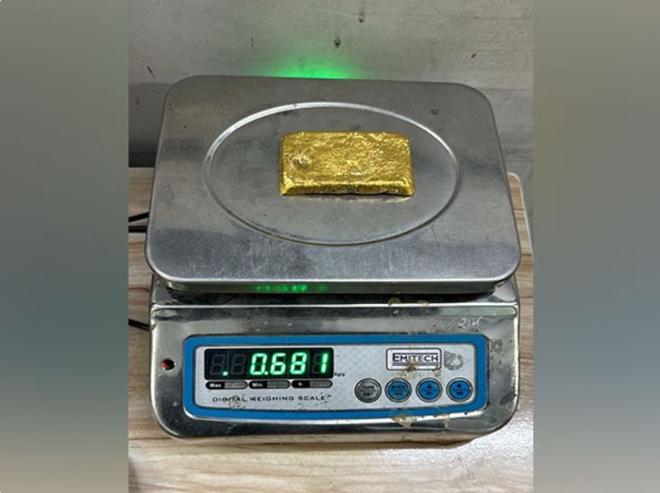 Gold recovered of Rs 50 lakh