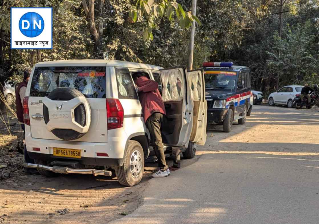 न्यायालय के बाहर खड़ी बीएसए की गाड़ी