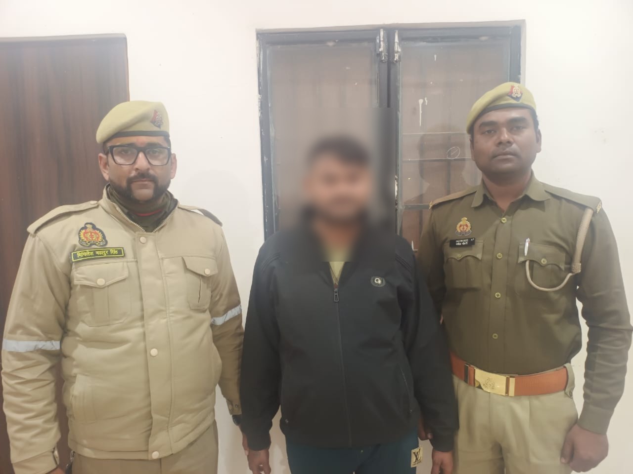 पुलिस गिरफ्त में अपहरणकर्ता