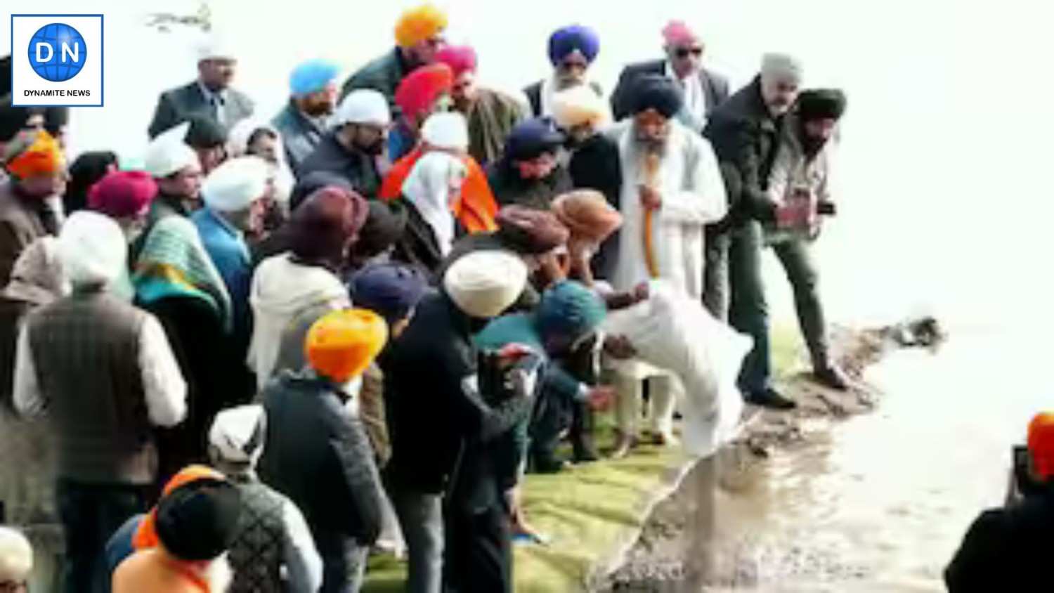 Manmohan Singh 'Asthi Visarjan' at Yamuna Ghat