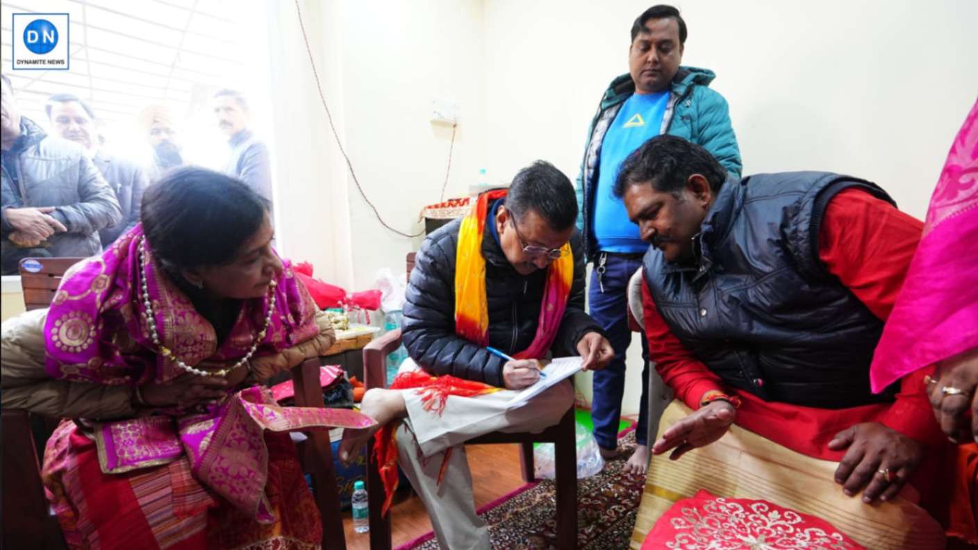 Arvind Kajriwal reaches Marghat Wale Baba temple