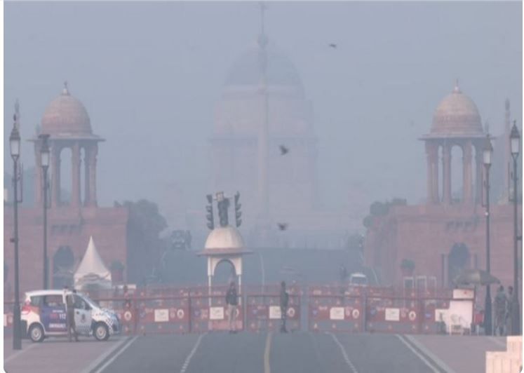 Shallow fog covers Delhi