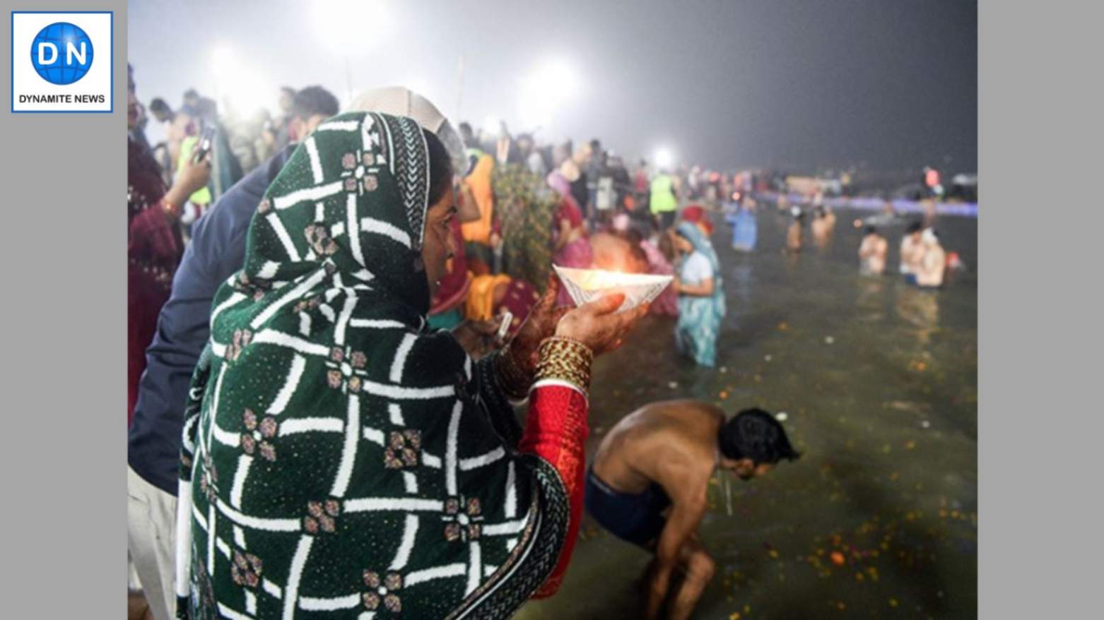 Pilgrims visiting Maha Kumbh