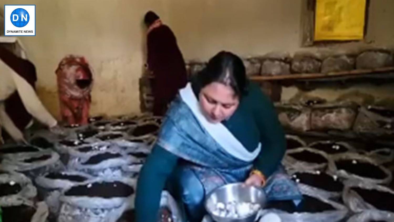 A photo of the women in Reasi practicing mushroom cultivation