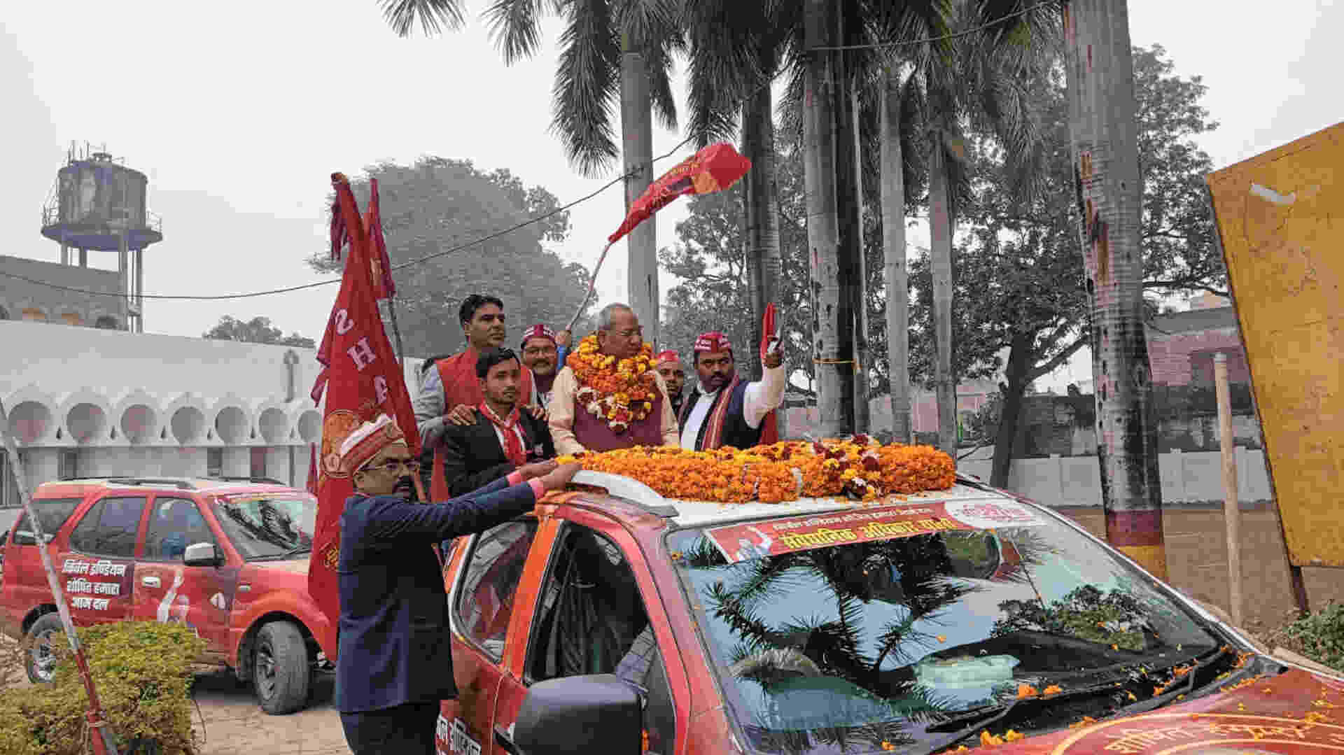 यात्रा लेकर पहुंचे मंत्री संजय निषाद