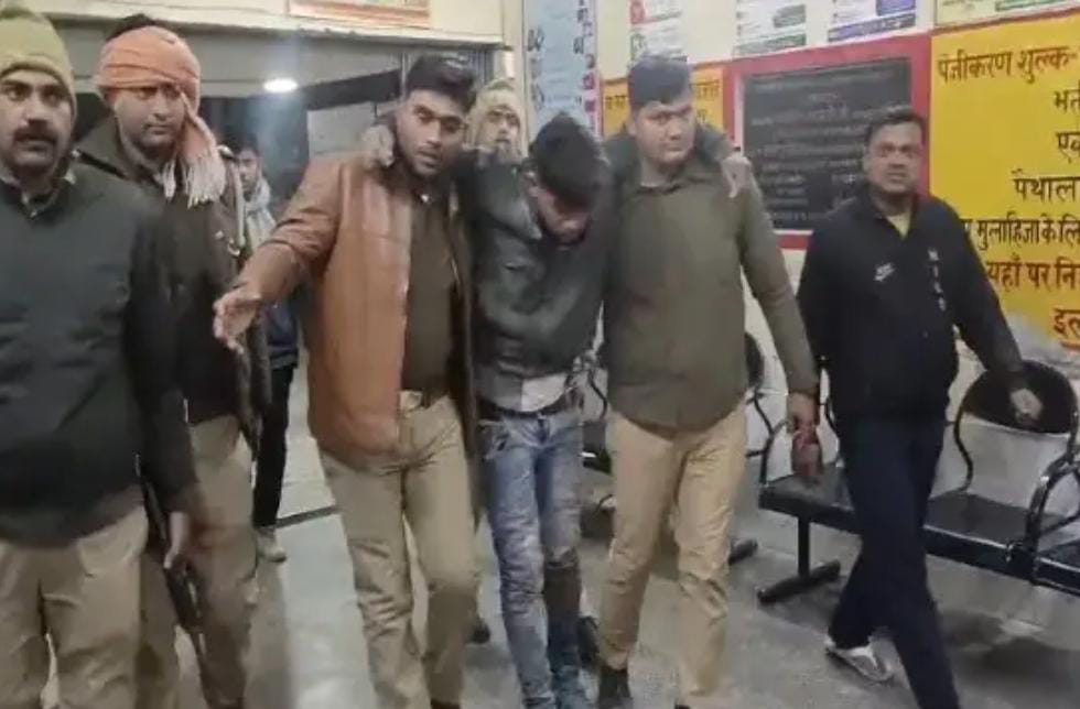 पुलिस और पशु तस्करों के बीच मुठभेड़