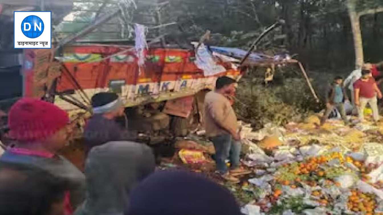 Road Accident in Karnataka: येल्लापुर में फलों से लदा ट्रक पलटा, 10 लोगों  की मौत, 15 घायल - डाइनामाइट न्यूज़