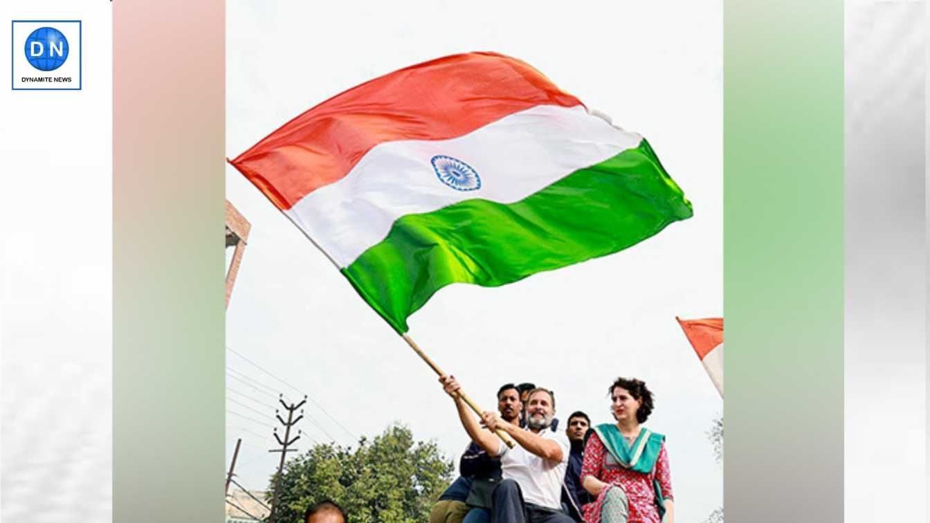 Congress leader Rahul Gandhi with Priyanka Gandhi Vadra