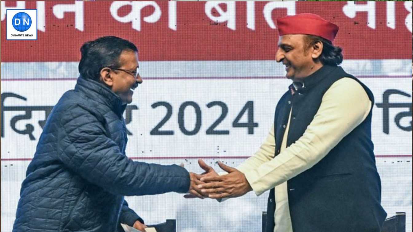 AAP Chief Arvind Kejriwal and SP Chief Akhilesh Yadav