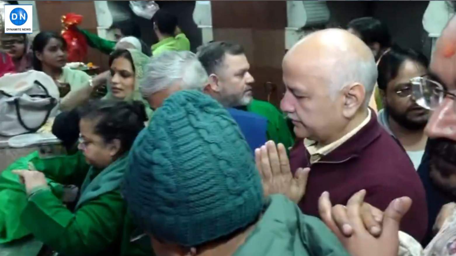 Manish Sisodia performs puja at Kalkaji Temple