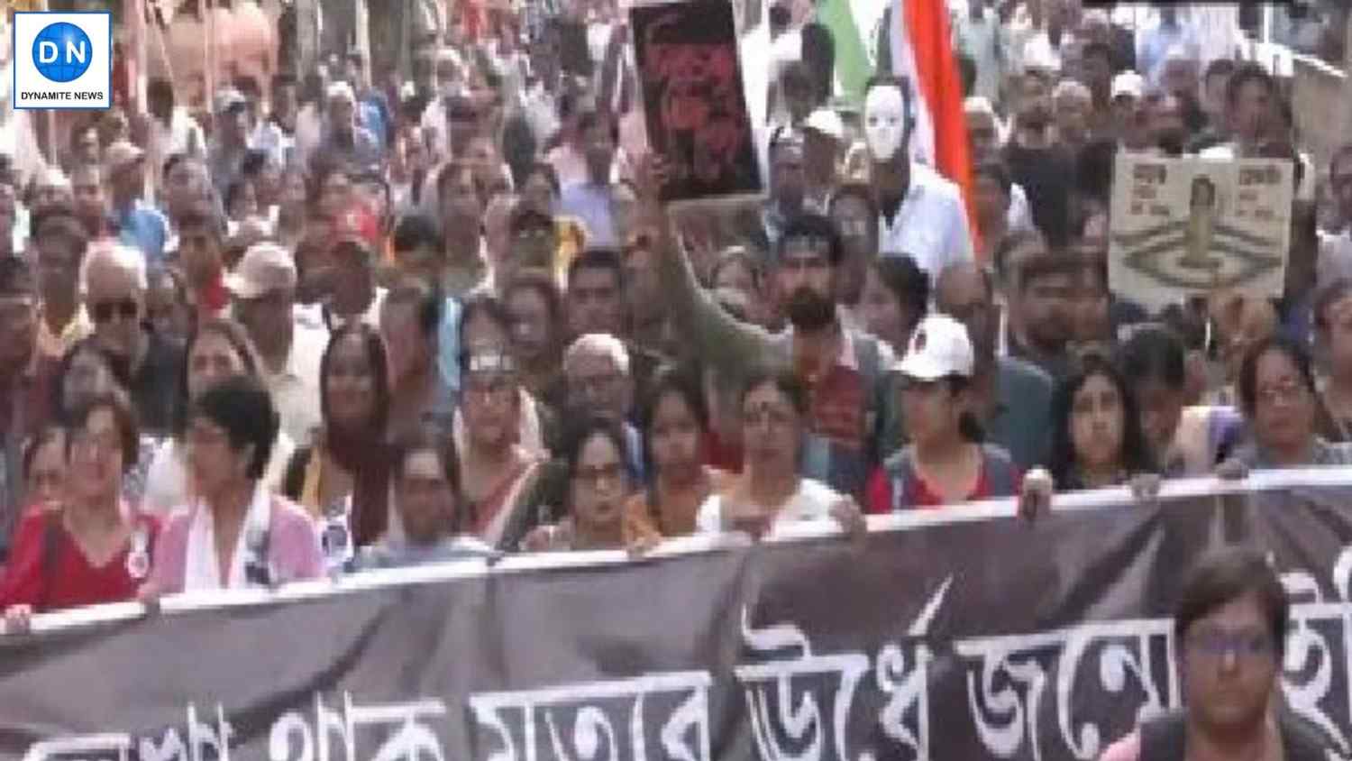 Doctors along with Citizen Forum take out a silent rally in Kolkata