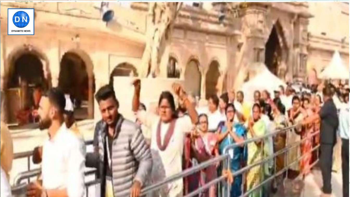 Guests at Kashi Tamil Sangamam 3.0 welcomed at Kashi Vishwanath in Varanasi