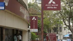 Axis Bank में लगी भीषण आग