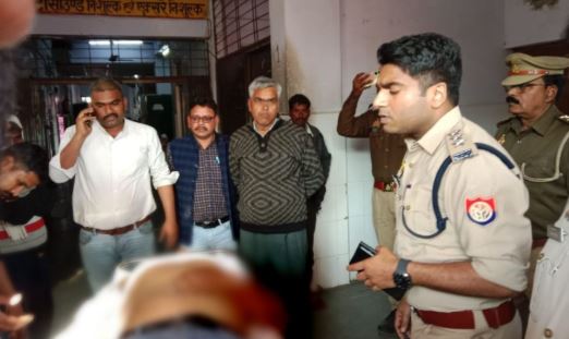 अस्पताल में मौजूद पहुंची पुलिस